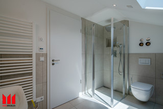 Bagno con doccia mansardato 1