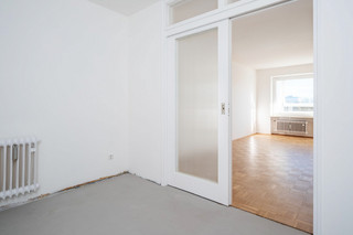 厨房区域，温馨明亮