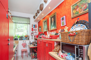 宽敞明亮的厨房