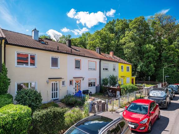 Semi-detached house with single garage at Allacher Lohe