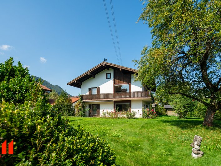 Chiemgau! Flexible one or two family house with a mountain view property!