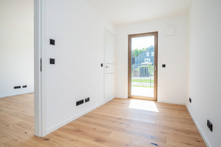 freundlich  und hell