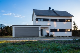 Extérieur avec double garage