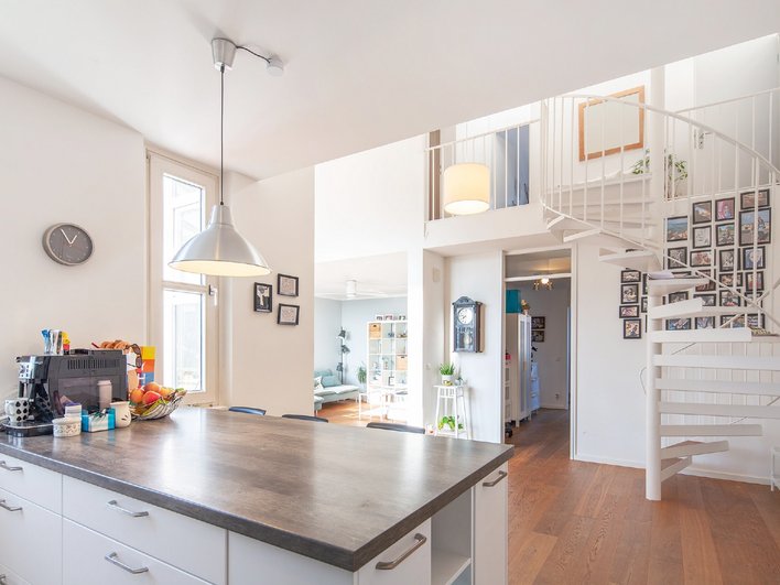 Familienfreundlich! Traumhafte Dachterrassenmaisonettewohnung in Bogenhausen!