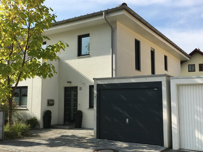 Family-friendly architect&#039;s villa with luxurious furnishings in an idyllic location