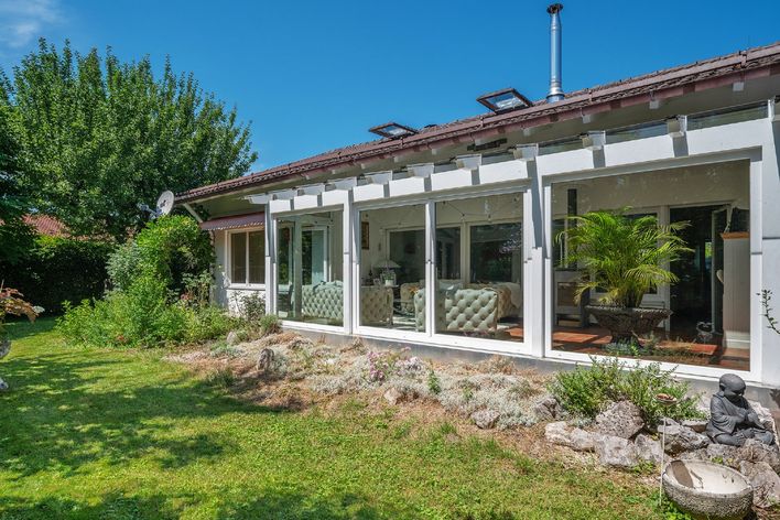 适合家庭居住的田园诗般的两户住宅，位于基姆湖附近一个安静的位置