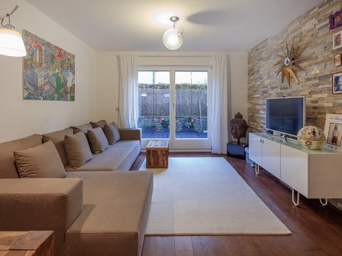 Familienfreundliches Reihenmittelhaus mit Einbauküche, Terrasse und Balkon