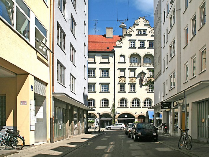 For investors: 1-room balcony apartment in the courtyard near Sendlinger Tor