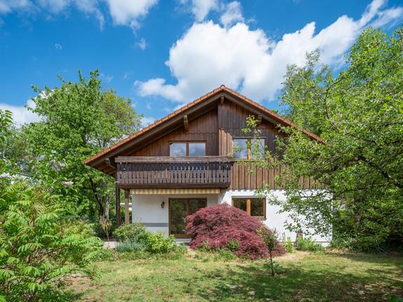 Detached house with basement