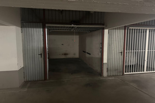 Lockable single parking space in the underground garage