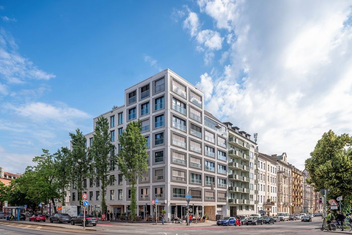 Glockenbach Suites: Luxurious, partially furnished 3-room penthouse apartment with Isar River view and underground parking