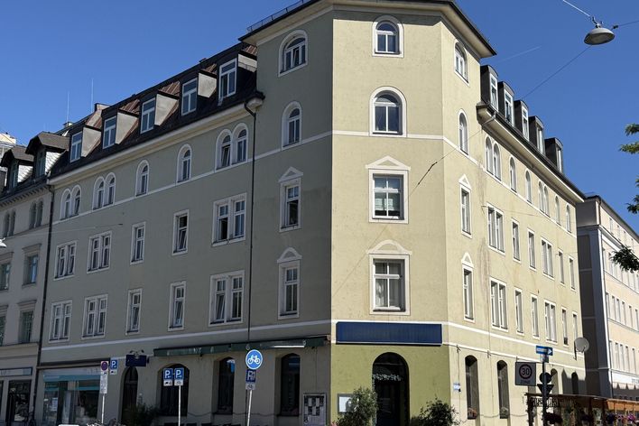 Isarvorstadt! Markantes Wohn- und Geschäftshaus mit DG-Ausbaupotential!