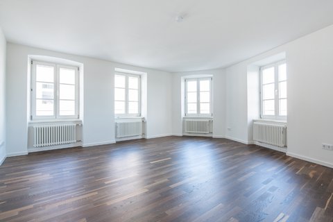 Completely refurbished 2.5 room old building with elevator and guest toilet near Stiglmaierplatz