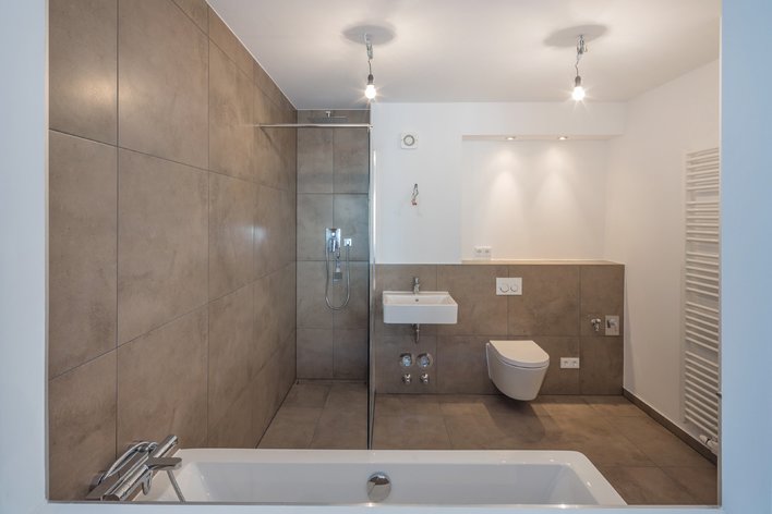 Kernsanierte apartamento de 3 habitaciones con 2 balcones en Lehel