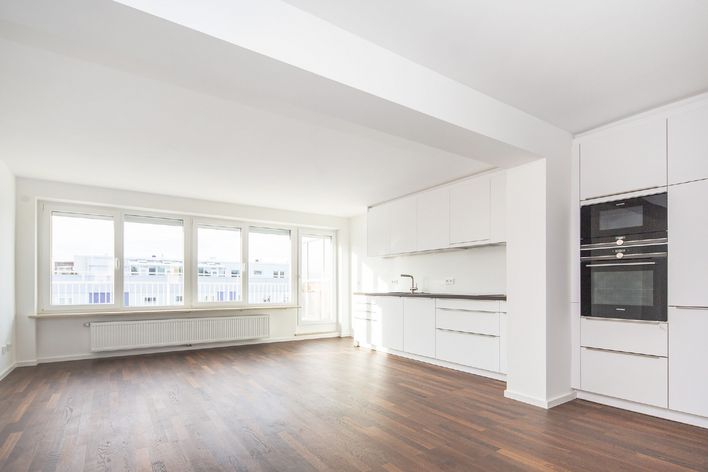 Terraza en la azotea WHG de 4 habitaciones completamente renovada con vista cerca de la estación de metro Untersbergstraße