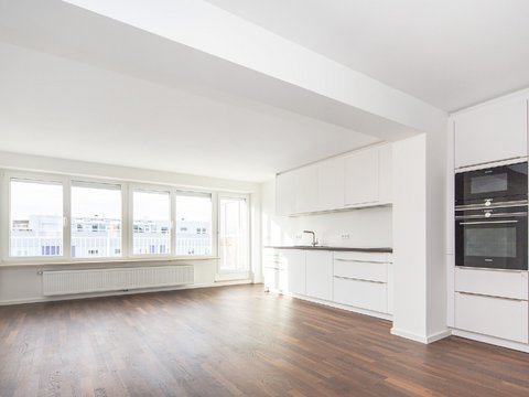 Terrazza sul tetto di 4 locali completamente rinnovata WHG con vista vicino alla stazione della metropolitana Untersbergstraße