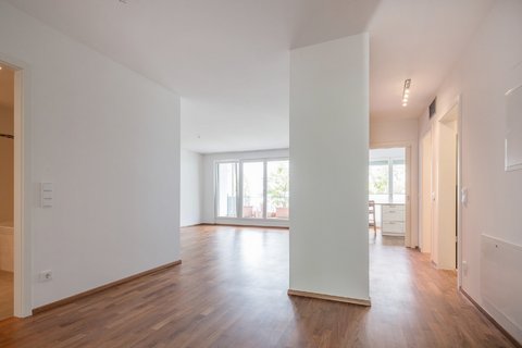 Luxurious 3-room balcony apartment: Best location near Maistraße in a sophisticated residential complex
