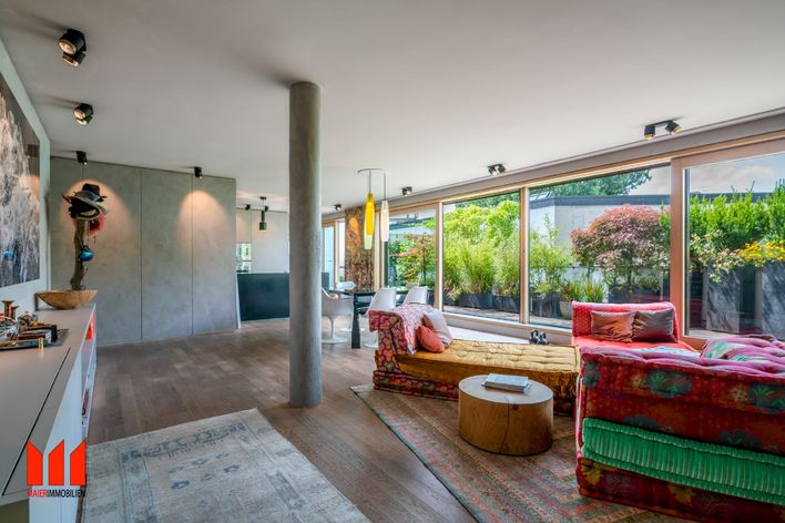 Luxueux appartement mansardé de 4 pièces avec 3 toits terrasses et 2 parkings souterrains dans un emplacement privilégié