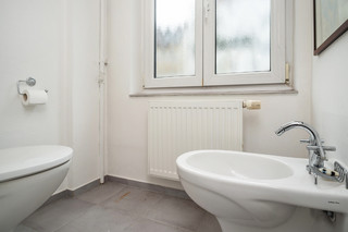 Bagno con WC e bidet