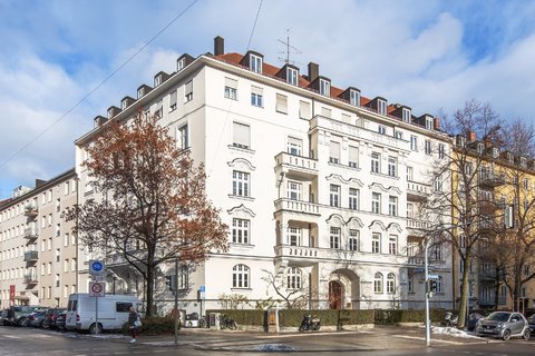 Stately residential complex near Elisabethplatz! DG apartment with elevator, available immediately!