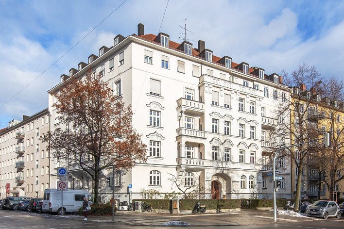 Signorile complesso residenziale vicino a Elisabethplatz! Appartamento DG con ascensore, disponibile subito!
