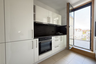 Cucina componibile con elettrodomestici Siemens.