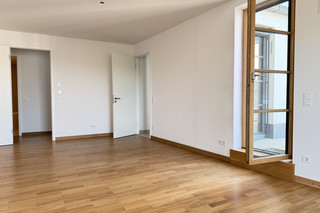 Soggiorno con accesso alla terrazza sul tetto.