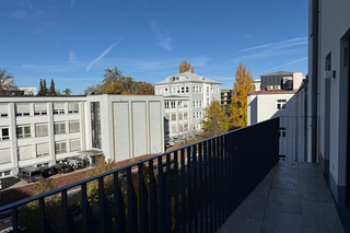 视野极佳，一览无余。