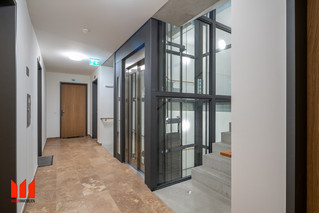 设有电梯的走廊