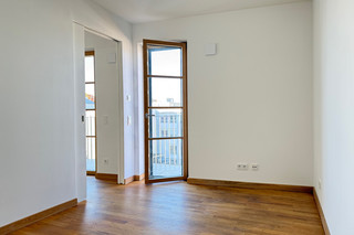 卧室可通往阳台