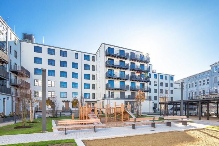 New Sendling: Casa adosada con jardín orientado al sur, entrada privada, cocina equipada, aparcamiento subterráneo, ¡cerca del metro!