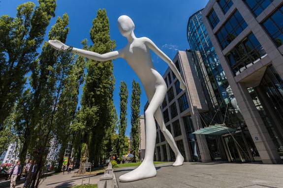 Леопольдштрассе в пешей доступности