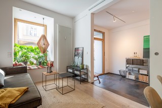 Verkaufsraum und Büro