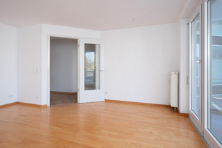 Parquet en bois véritable et volets extérieurs