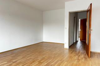 Blick Wohn- Essbereich von Balkon