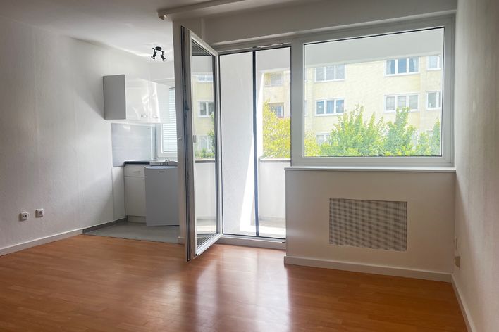 Per uso personale o investimento! Appartamento con balcone vicino a Luitpoldpark!