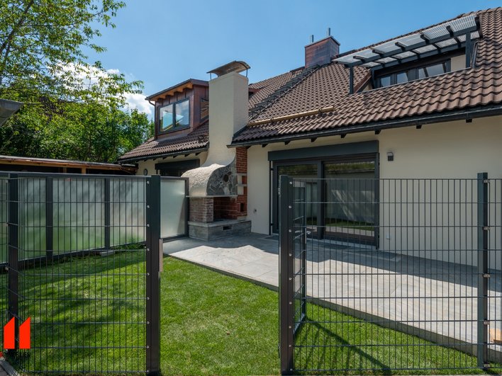Immediately available! Tastefully modernized DHH in Trudering!
