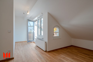 Dormitorio principal con acceso a la logia