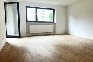 просторная гостиная и столовая