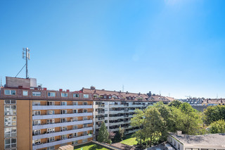 View of the bedroom to the inner courtyard 1