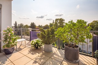 Roof terrace with natural stone covering
