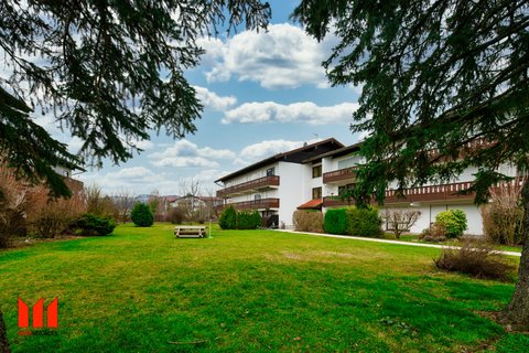 Disponible dès maintenant! Appartement de 2,5 pièces super modernisé avec vue sur la montagne!