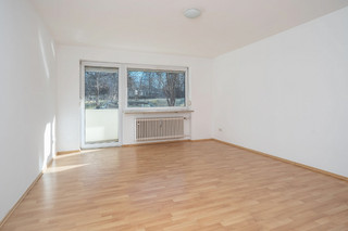 Salon/salle à manger avec balcon