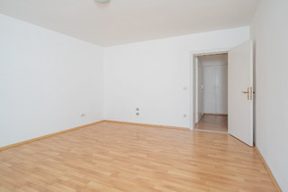 Vue sur le salon et la salle à manger