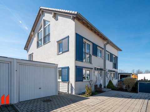 Hallbergmoos 的顶级位置！适合家庭入住的 DHH，在一个安静的地方设有一个车库！
