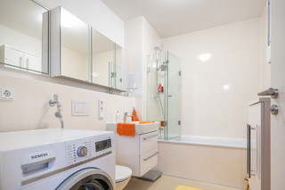 modernes Badezimmer