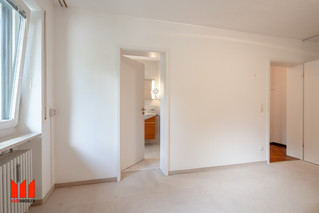 Bedroom with bathroom en suite 2