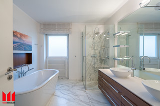 Master bathroom 1