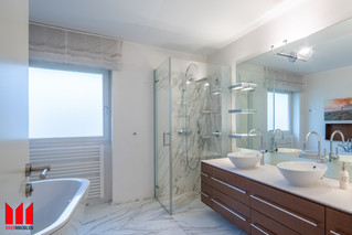 Master bathroom 3